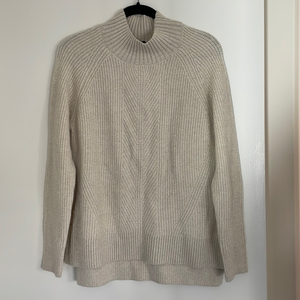 NWT Denver Hayes Cream Knit Sweater Size Medium